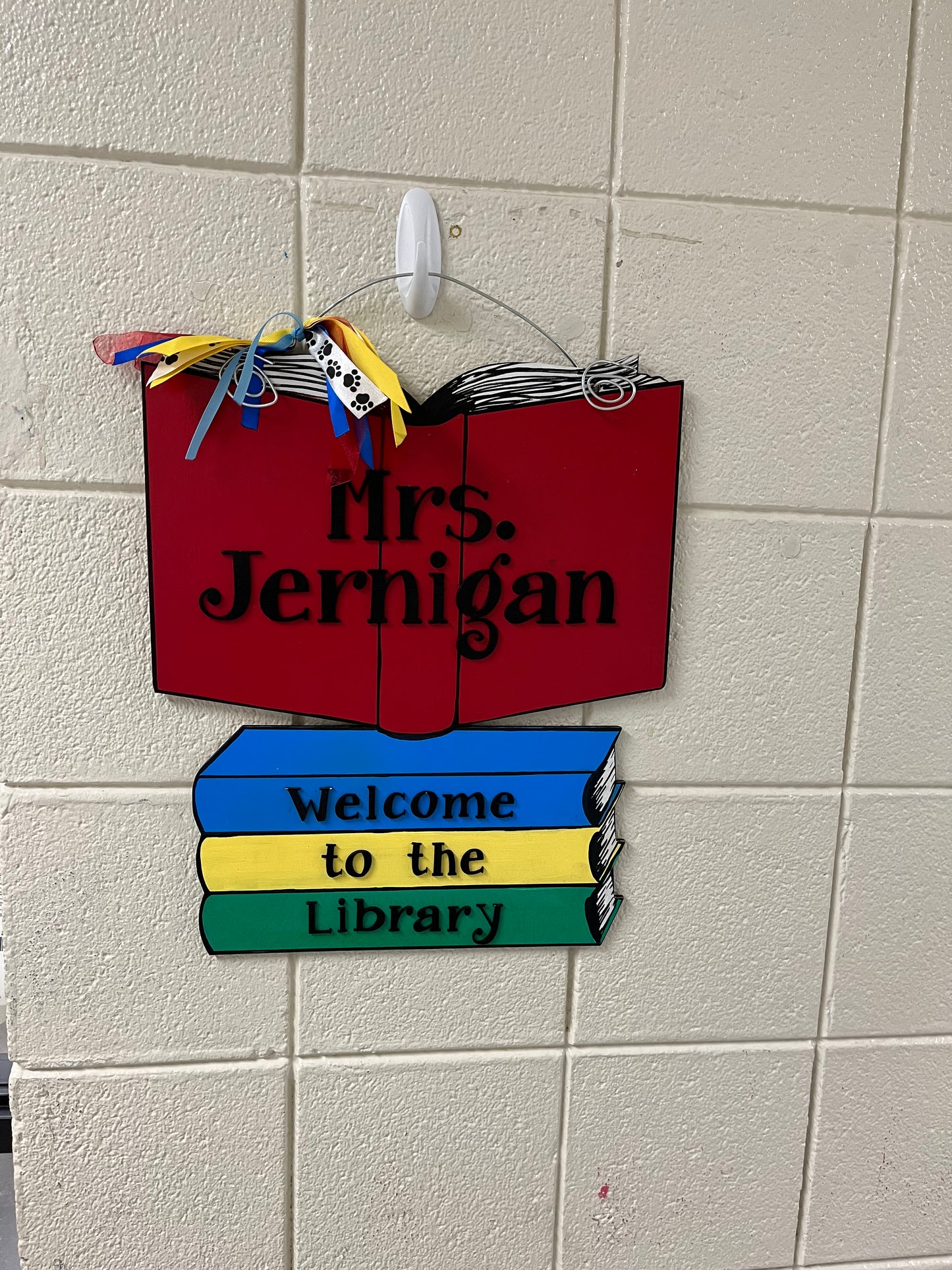 Book Stack - Love to Read Door Hanger
